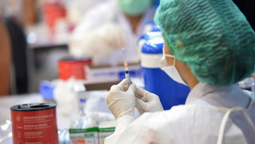 Токио хотод цагдаагийнхан болон гал сөнөөгчдийг дархлаажуулж эхэллээ