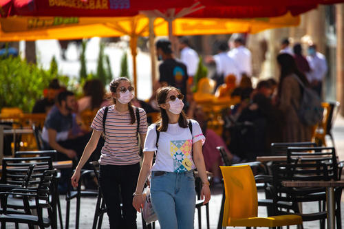 COVID-19: Данийн эмч нар ажил хаяж, Израиль амны хаалтгүй явахыг зөвшөөрөв