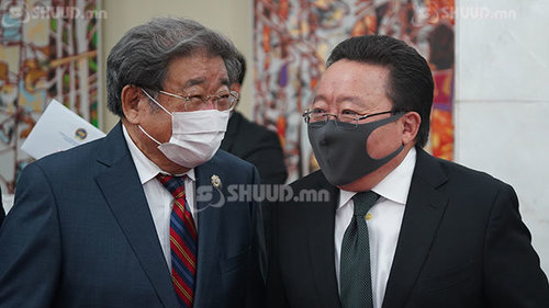 ТАНГАРАГ ӨРГӨХ ЁСЛОЛ: Үе үеийн Ерөнхийлөгч нар өнгөлөг байна