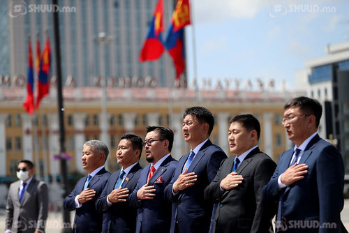 ВИДЕО: Д.Сүхбаатарын хөшөөнд цэцэг өргөлөө