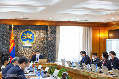 Засгийн газар хуралдаж байна