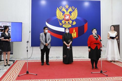 Түүхэн сэдэвт гэрэл зургийн үзэсгэлэн нээлтээ хийлээ