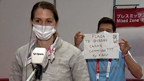 Токио-2020: Дэлхий нийтийн өмнө дасгалжуулагчаасаа гэрлэх санал авсан бүсгүй