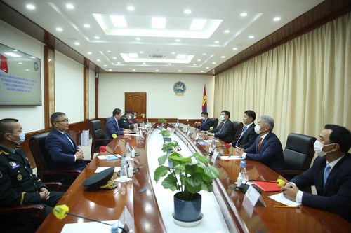 У.Хүрэлсүх: Зэвсэгт хүчин цөлжилт, шороон шуургатай тэмцэхэд хувь нэмрээ оруулах ёстой