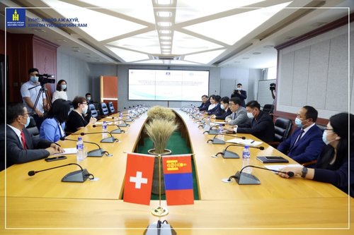 Ногоон алт, малын эрүүл мэнд төслийн үр дүнг хүлээлгэн өглөө