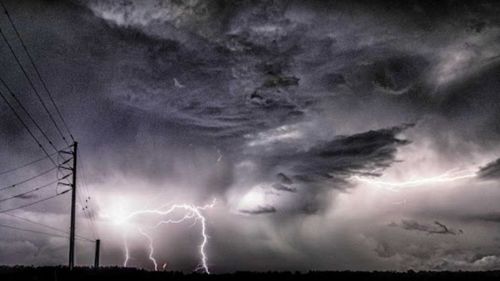 Дуу цахилгаантай ААДАР БОРОО орно