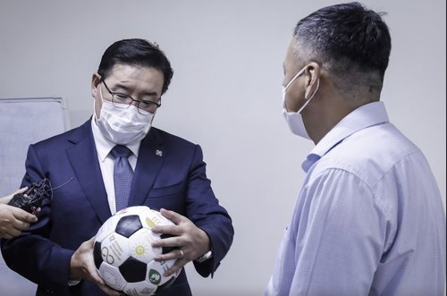 УИХ-ын дарга Г.Занданшатар “Монгол бөмбөг” үйлдвэрийн үйл ажиллагаатай танилцлаа