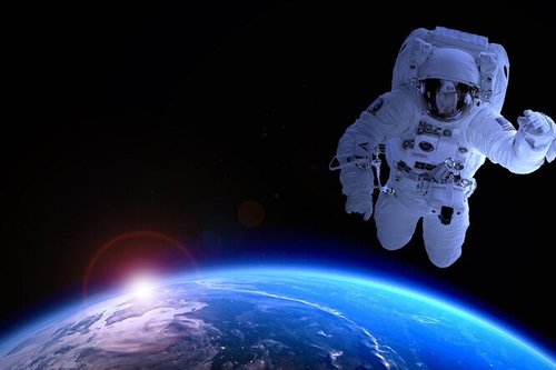 Хятадын сансрын нисэгчид задгай сансарт гарлаа