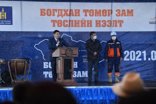 Л.Оюун-Эрдэнэ: Богдхан төмөр зам бол дагуул хотууд бий болж, автозамын түгжрэл бууруулах шийдэл