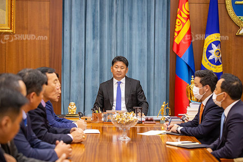 Боловсролын салбарын нийгмийн асуудлыг шийдвэрлэхэд  дэмжлэг үзүүлэхийг хүслээ