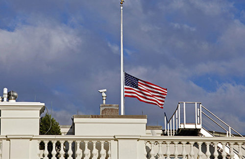 АНУ төрийн далбаагаа бөхийлгөв