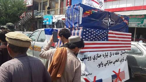 ВИДЕО: Талибуудыг дэмжигчид АНУ-ыг 