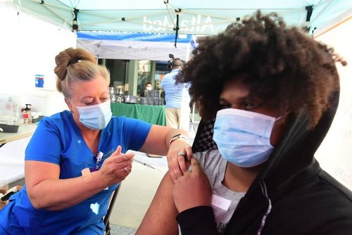 COVID-19: АНУ 15 сая тун вакцин хаяжээ