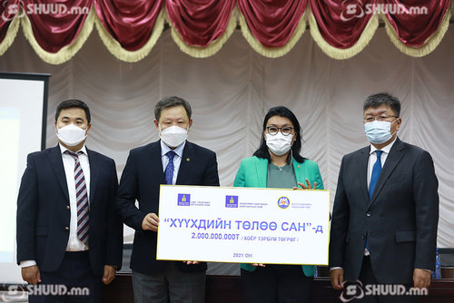 Азын дугаарын дуудлага худалдааны хоёр тэрбум төгрөгийг Хүүхдийн санд байршууллаа