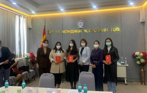 Дайчлагдан ажилласан  резидент эмч нарт шагнал гардууллаа