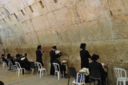 Цар тахлын үед Бурханд хаягласан захидлууд эрс нэмэгджээ