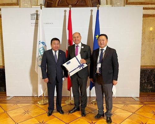 АН-ын бүлгийн дарга Д.Ганбат парламентын тэргүүнүүдийн уулзалтад оролцов