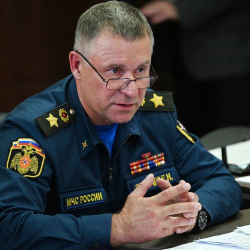 Оросын Онцгой байдлын сайд хүний амь аварч байгаад амиа алджээ