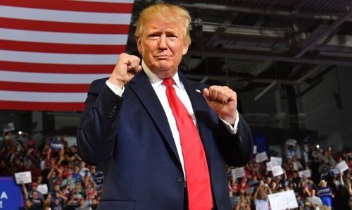 Трамп боксын тайлбарлагч болно