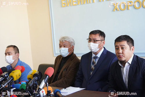 Э.Цэндбаатарыг шөнө архи уусан хэмээн шигшээ багаас хаслаа