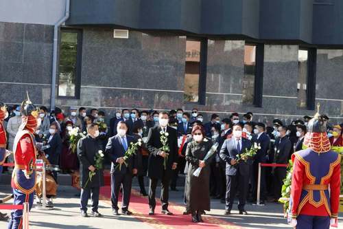 УИХ дахь АН-ын бүлгийн гишүүд хэлмэгдэгсдэд хүндэтгэл үзүүлэв