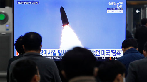 Хойд Солонгос Японы зүг дахин пуужин харвалаа