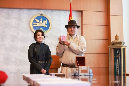 2020 онд батлагдсан Монгол Улсын хуулиудад Төрийн тамга дарах ёслол боллоо