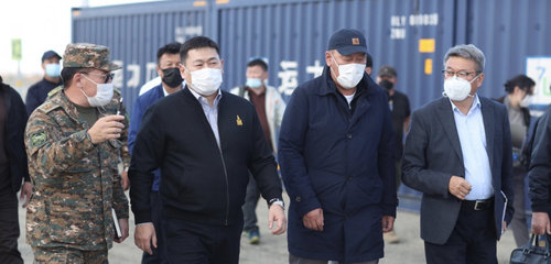 Гашуунсухайтын хилийн боомтод чингэлэгт тээврийн терминал ашиглалтад орлоо