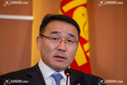 Хотын дарга Д.Сумъяабазар иргэдээс уучлалт гуйж, бөхийлөө