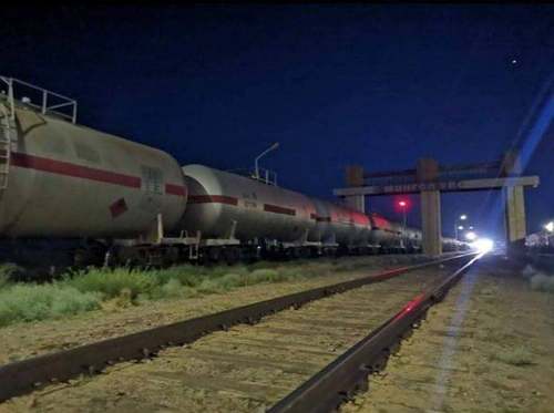 САЙН МЭДЭЭ: Замын-Үүдэд 2750 тонн шатахуун ачсан 50 вагон   ирлээ