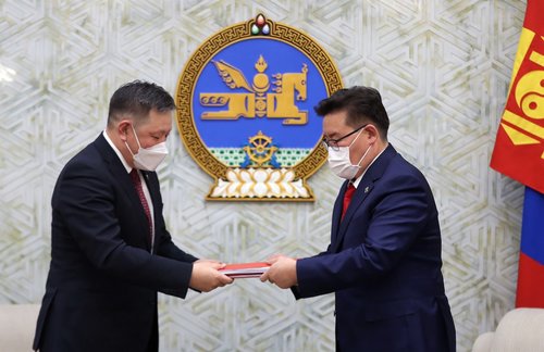 Зам, тээврийн хөгжлийн сайд Л.Халтар гурван хуулийн төсөл өргөн барилаа