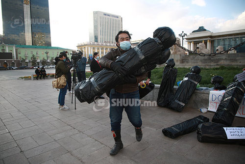 Э.Одбаяр, Д.Монголхүү нарыг батлан даалтаар гаргах хүсэлт гаргалаа