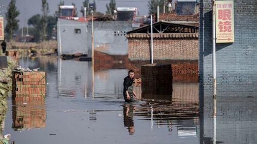 ФОТО: Хятадад их үе тохиож, хоёр сая хүн орон гэрээ орхив