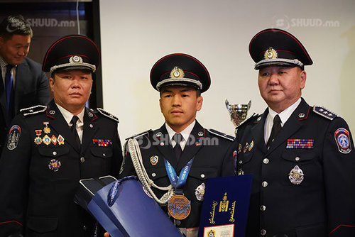 ФОТО: ДАШТ-ээс медаль хүртсэн тамирчдад хүндэтгэл үзүүллээ