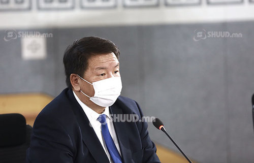 П.Дэлгэрнаран: Ц.Идэрбат, Э.Батшугар нарт УИХ-ын гишүүний үнэмлэхийг нь гардуулж өгсөн