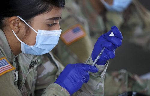 Вакцин тариулахаас татгалзсан цэргийн алба хаагчдыг хална