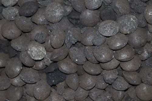 Өвөрхангай аймгийн айл өрх сайжруулсан шахмал түлш хэрэглэж эхэллээ