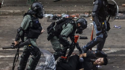 Хонконгт жагсаалд оролцсон оюутнуудыг таван жилийн хорих ялаар шийтгэжээ