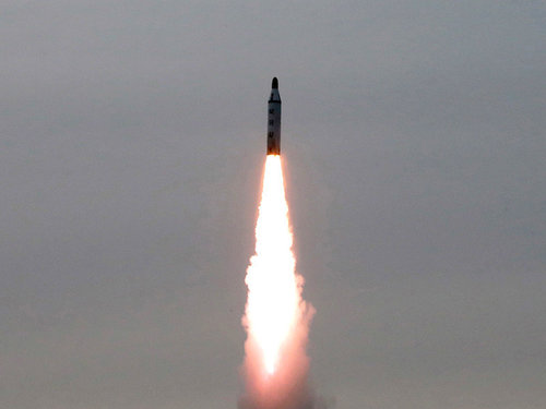 Хойд Солонгос шумбагч онгоцноос пуужин харважээ