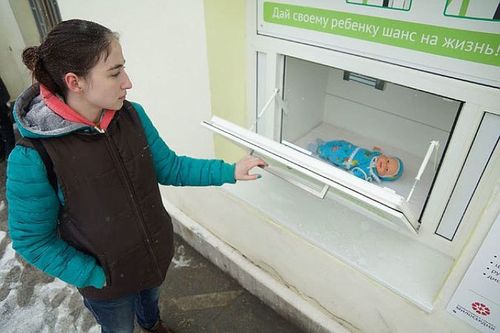 Ээжид ч, хүүхдэд ч аврал болдог Бейби бокс гэж юу вэ