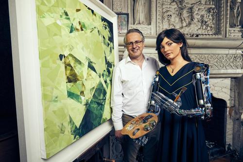 ВИДЕО: Робот зураачийг баривчилжээ