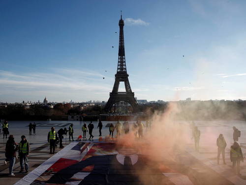 Францад төрийн эргэлт хийхийг завджээ