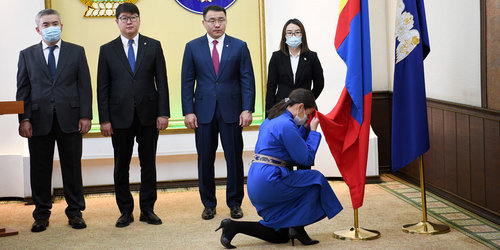 Нийслэлийн байгууллагуудын 40 албан хаагч тангараг өргөлөө