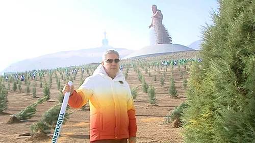 Туркмений Ерөнхийлөгч Бердымухамедов мод тарьж, субботник хийв