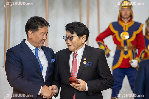 Б.Жадамба, Ж.Нямжав, Н.Ням-Осор нарт Ардын багш цол хүртээлээ