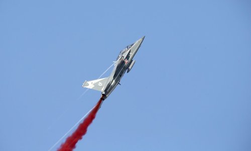 Дубайн шоу: Хятад байлдааны онгоцоо танилцуулав