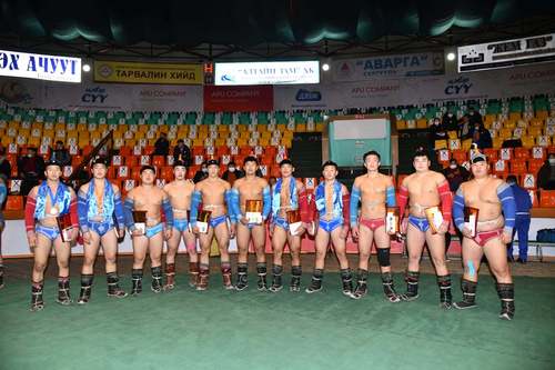 Өсвөр үеийнхний улсын аварга шалгаруулах барилдаан боллоо