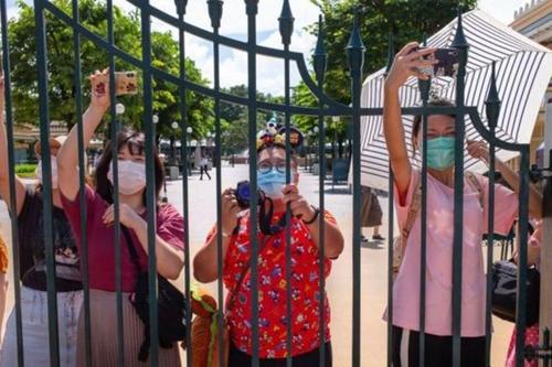 COVID-19: Диснейлэнд хаагдав