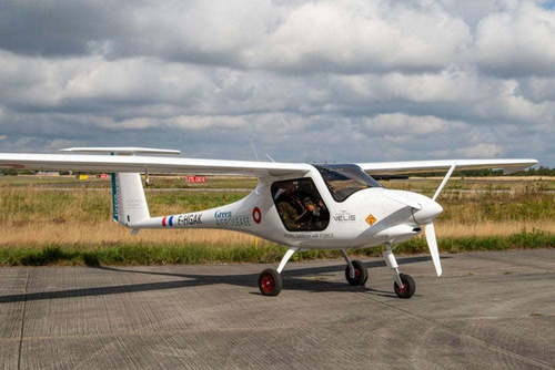 Дани дэлхийн анхны цахилгаан онгоц бүтээжээ