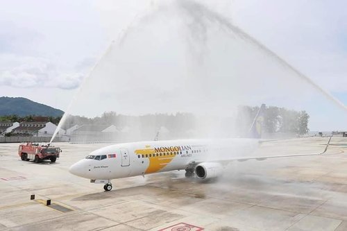 Тайландын арал руу анх удаа нислэг үйлдлээ